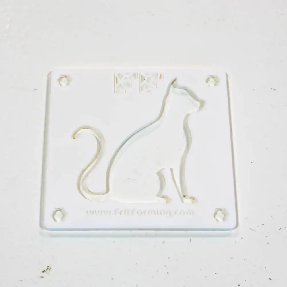 FritForming Poes zittend