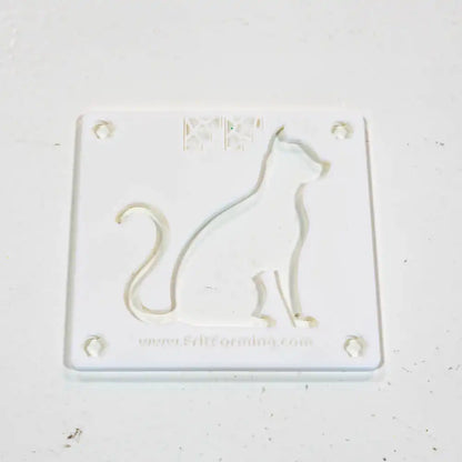 FritForming Poes zittend